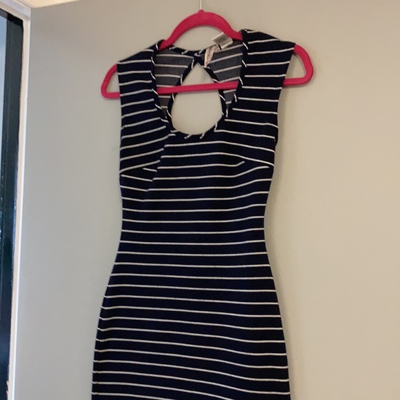 XS Dress 🦋 - Picture 2 of 7